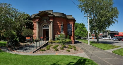Esplanade Motels