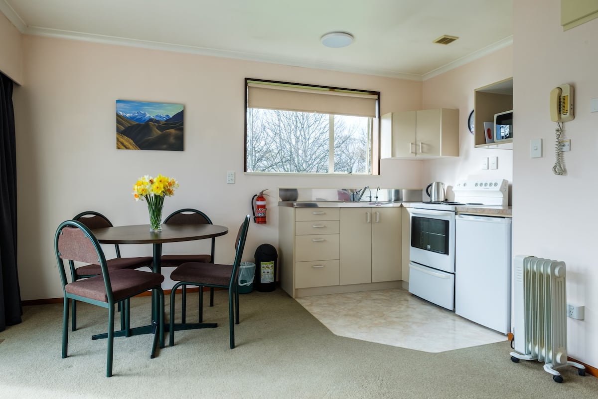 Suite, 1 Schlafzimmer | Eigene Küche | Kühlschrank, Mikrowelle, Herdplatte, Wasserkocher mit Kaffee-/Teezubehör