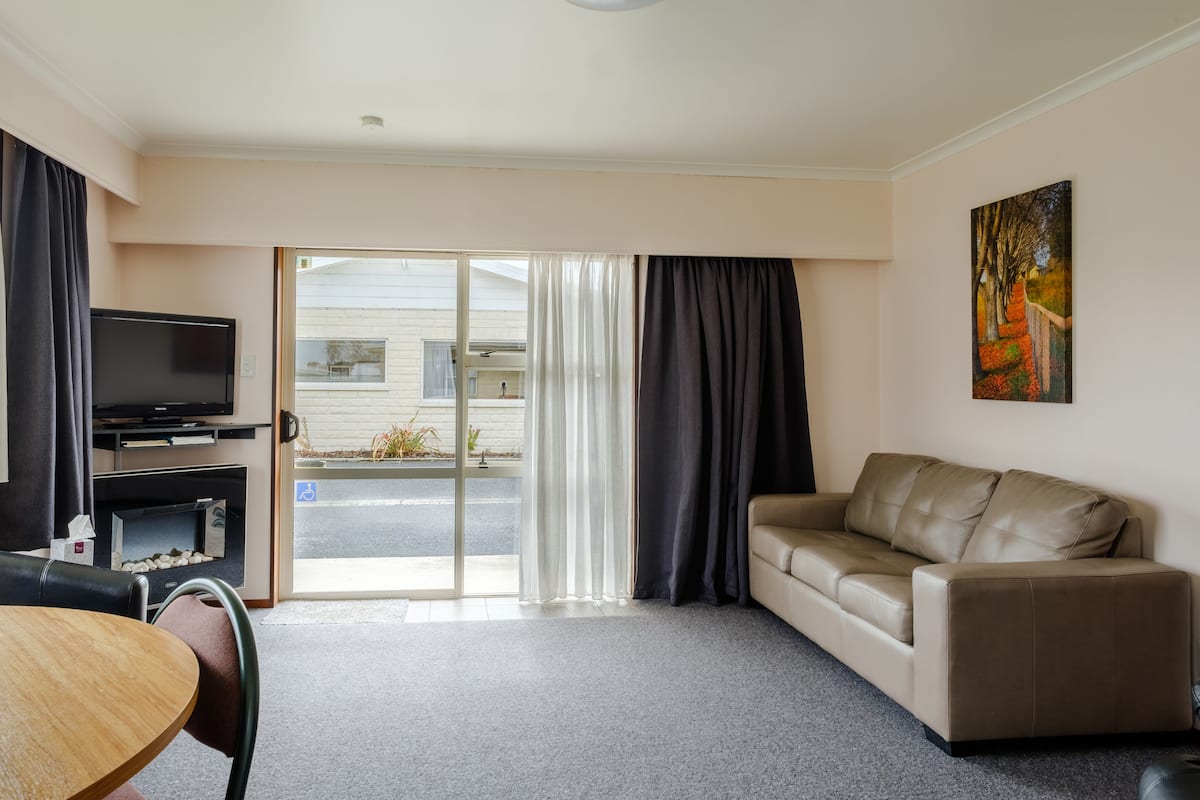 Family Suite, 2 Bedrooms | 1 bedroom, premium bedding, iron/ironing board, WiFi (free)