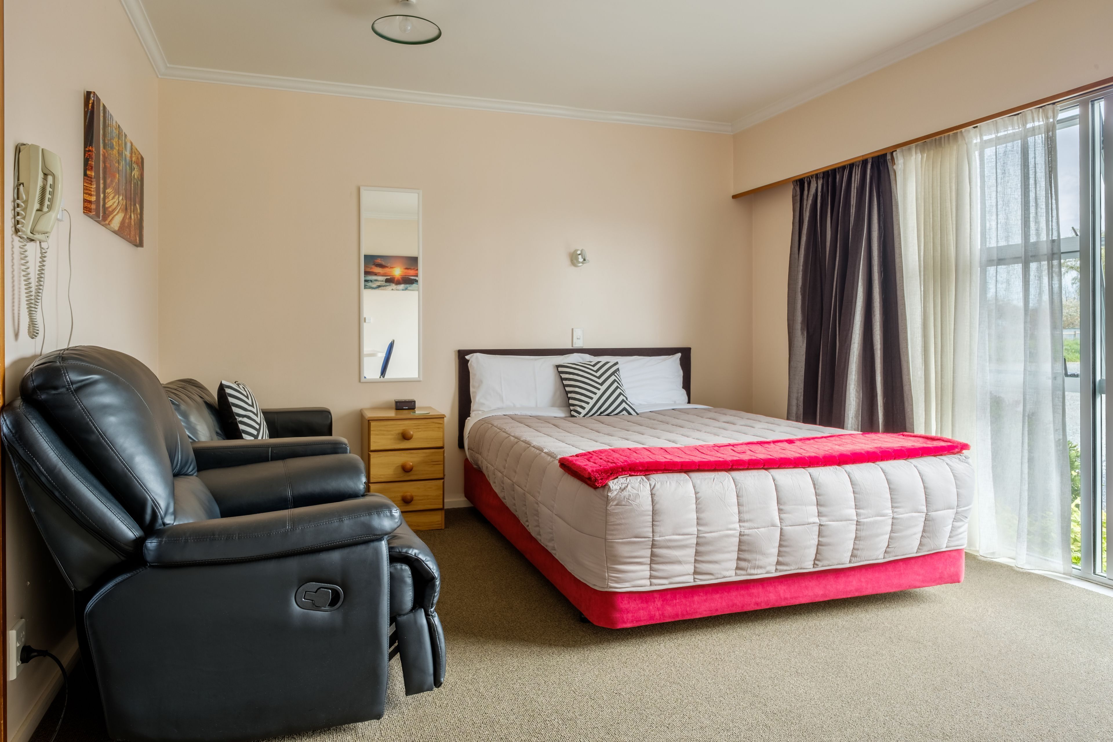 1 bedroom, premium bedding, iron/ironing board, free WiFi