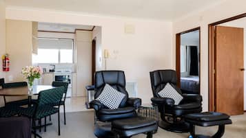 Family Suite, 2 Bedrooms | Private kitchen