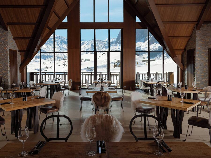 2 bars/lounges, lobby lounge