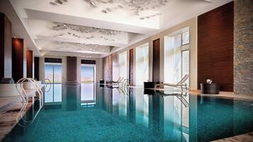 من حمّامات السباحة المغطاة، حمّام سباحة خارجي