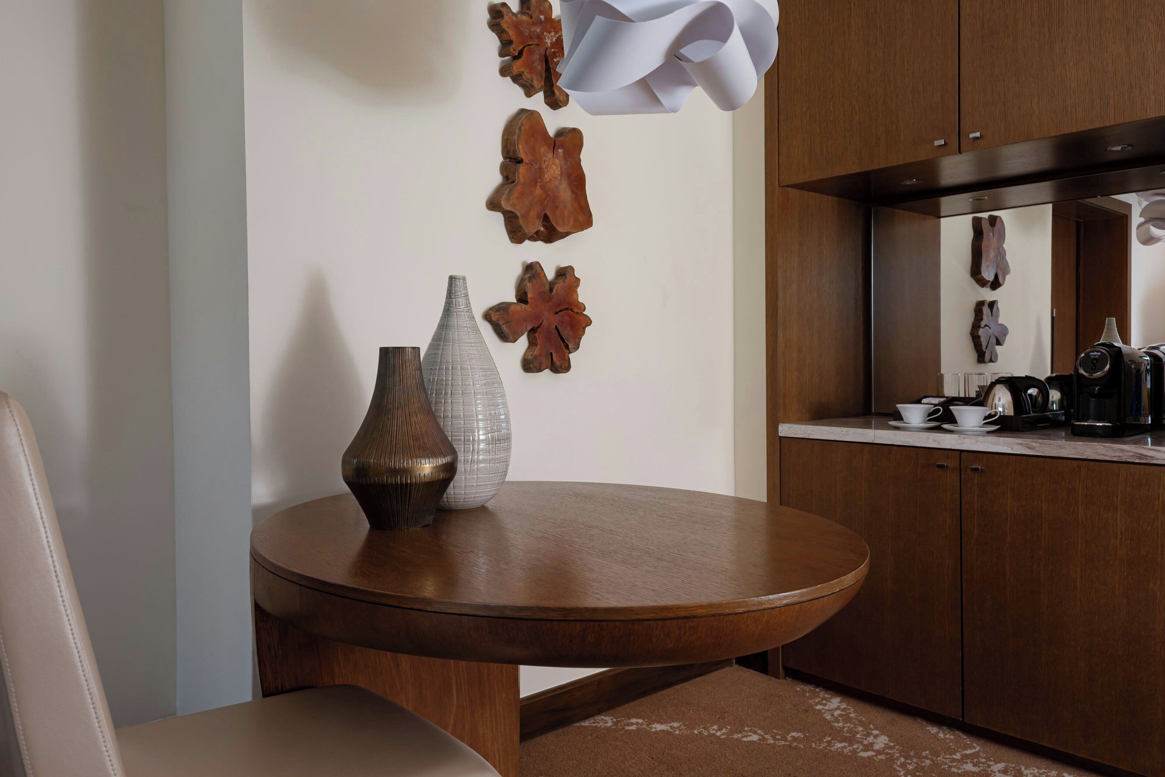 junior suite, 1 king bed, non smoking, mountain view (balcony) | 1 bedroom, hypo-allergenic bedding, minibar, in-room safe