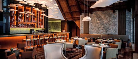 2 bars/lounges, lobby lounge