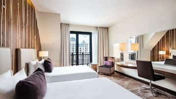 غرفة ديلوكس - سريران فرديان منفصلان - لغير المدخنين | ملاءات للفراش لا تسبب الحساسية وميني بار وخزنة داخل الغرفة ومكتب