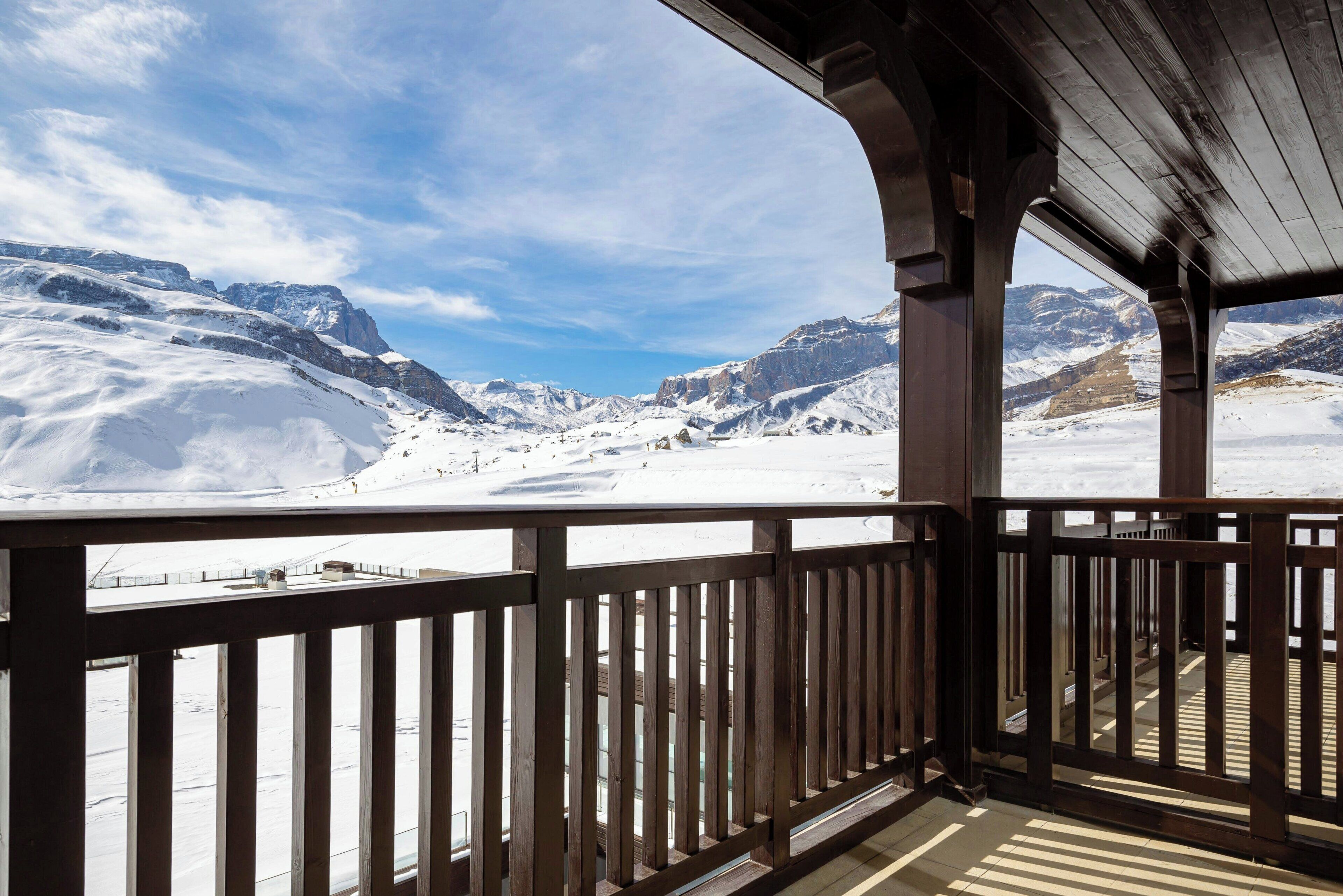 deluxe room, 1 king bed, non smoking (balcony) | 1 bedroom, hypo-allergenic bedding, minibar, in-room safe