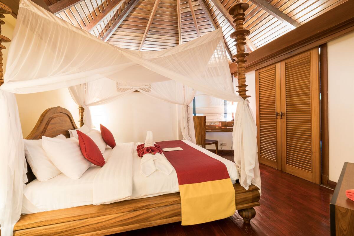 1 bedroom, minibar, desk, rollaway beds