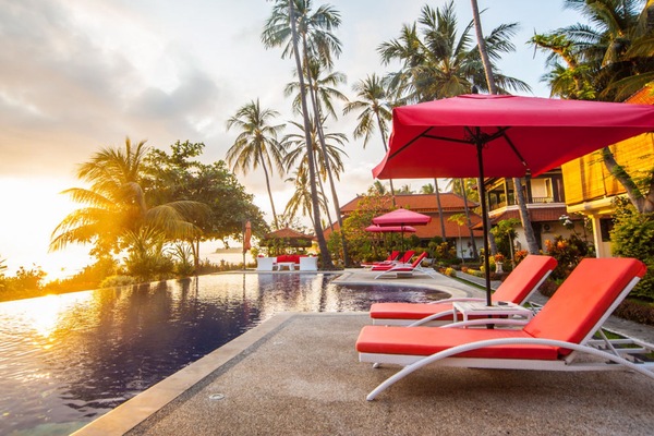 2 outdoor pools, pool umbrellas, pool loungers