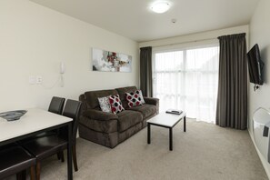 Standard Suite, 1 Bedroom, Kitchenette (Unit) | Living area