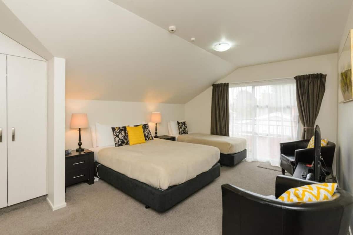 Soundproofing, iron/ironing board, free WiFi, bed sheets
