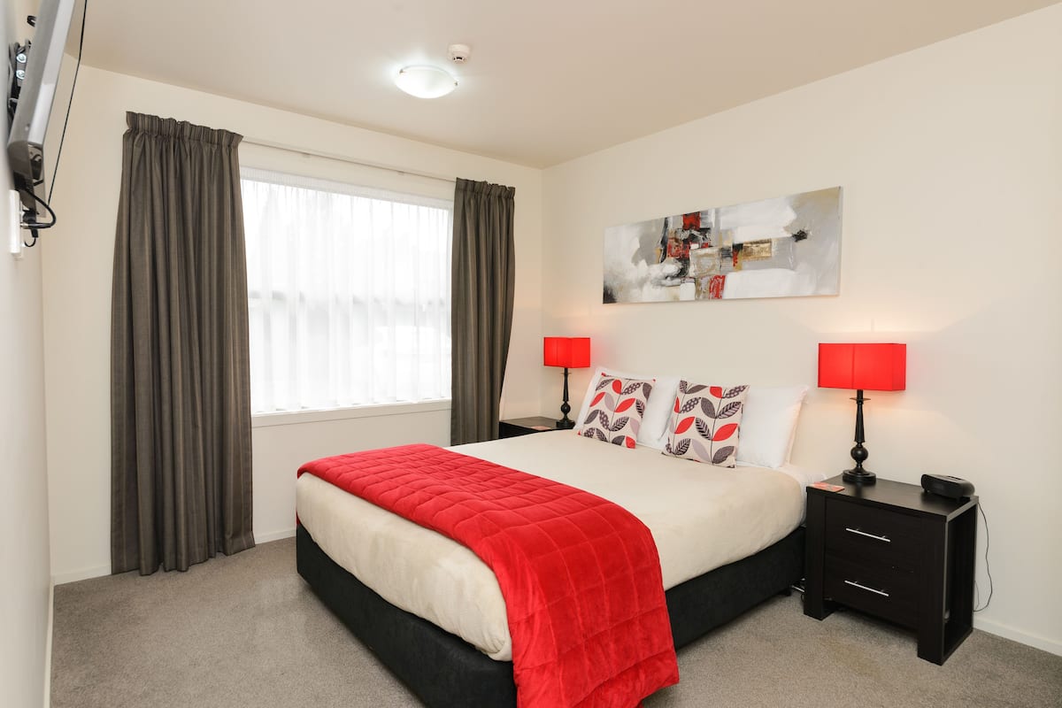 Soundproofing, iron/ironing board, free WiFi, bed sheets