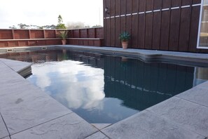 Outdoor pool - Parakai Springs Lodge (Helensville)