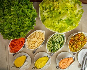 Frokost, lunsj og middag serveres, internasjonale retter