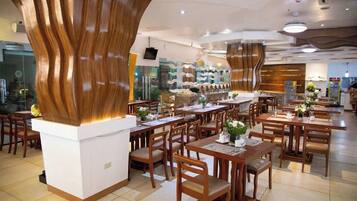 Frokost, lunsj og middag serveres, internasjonale retter