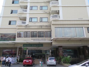 Front of property - Hotel Essencia (Dumaguete)