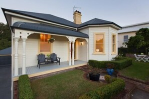 Exterior - Hosking House (New Plymouth)
