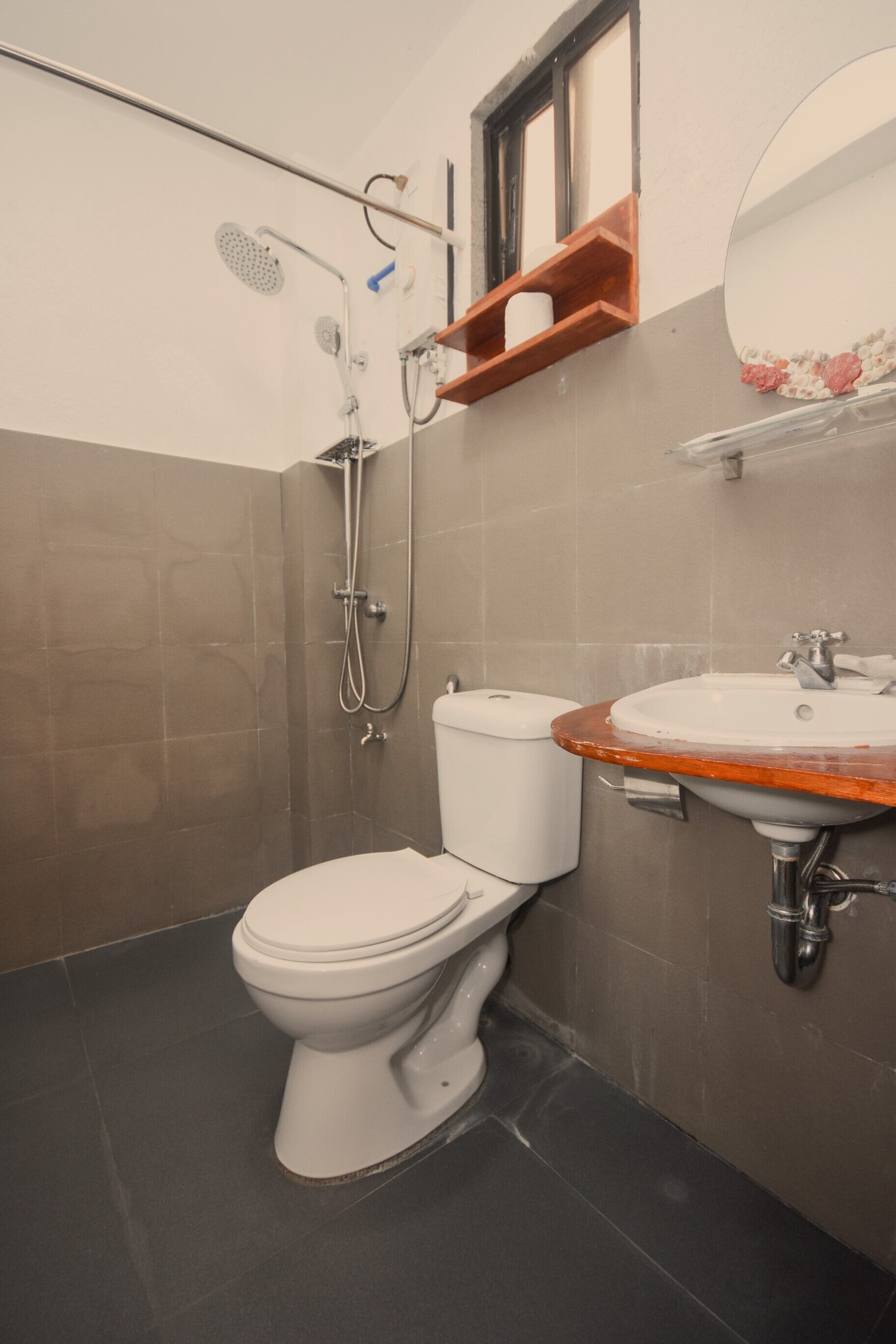 shower, rainfall showerhead, free toiletries, hair dryer