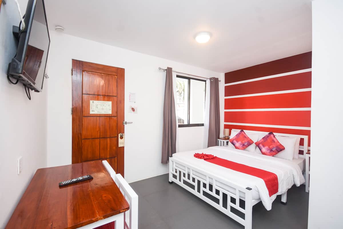 Deluxe Double Room, 1 Queen Bed | Premium bedding, Select Comfort beds, minibar, in-room safe
