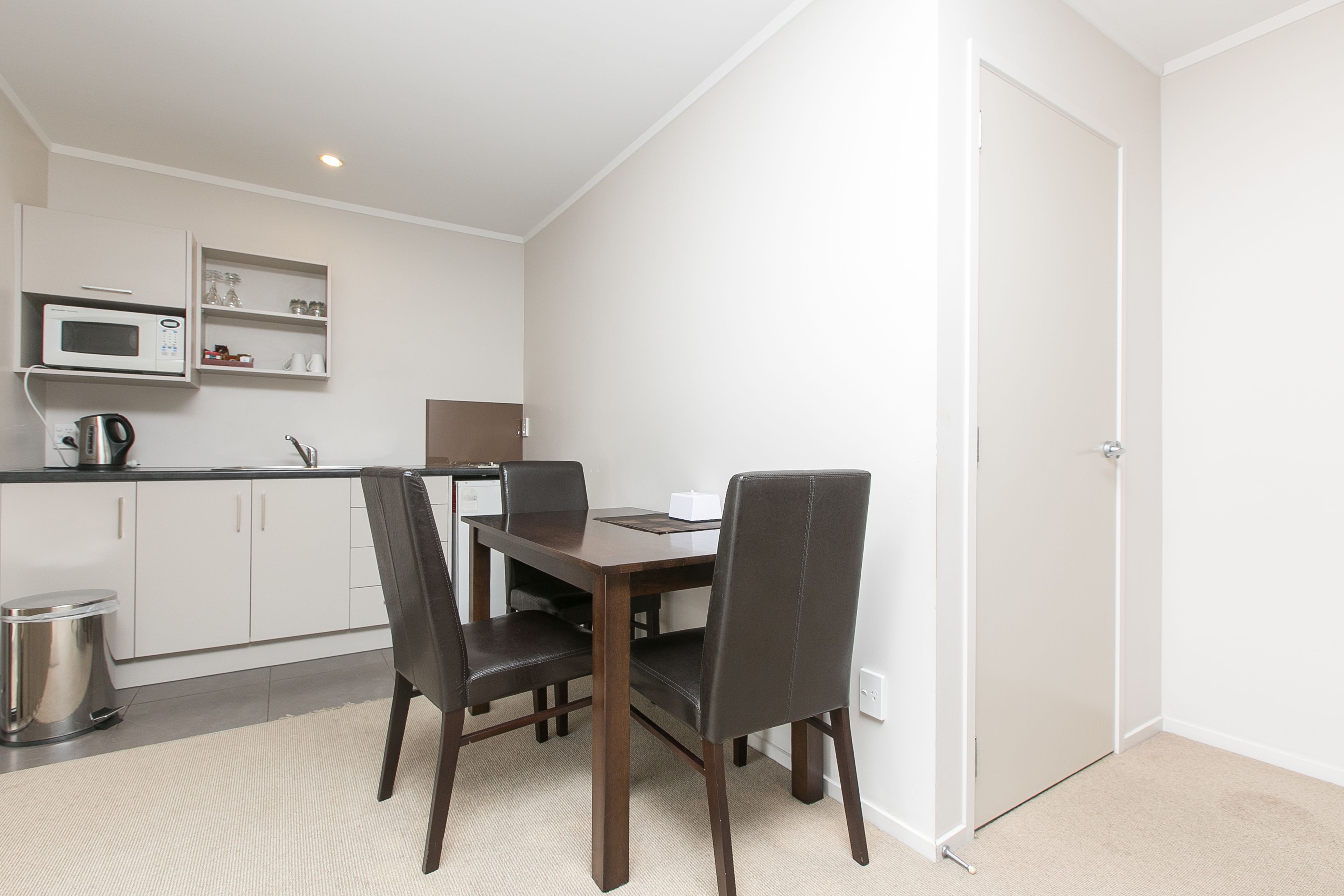 executive room, 1 bedroom | private kitchen | fridge, microwave, stovetop, electric kettle