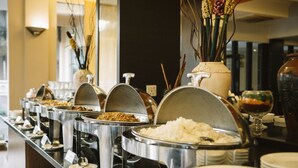 Frokost, lunsj og middag serveres