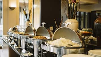 Breakfast, lunch, dinner served; local and international cuisine