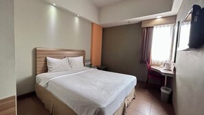 Superior Double Room | In-room safe, desk, soundproofing, free WiFi - Metland Hotel Bekasi (Cikarang)