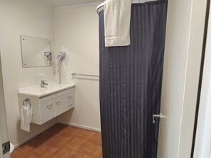 Suite Standard, 2 chambres, cuisine | Salle de bain