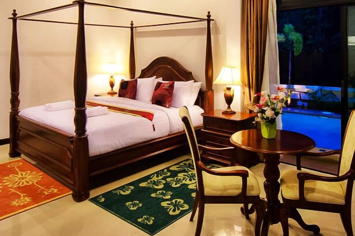 Minibar, in-room safe, desk, free cots/infant beds