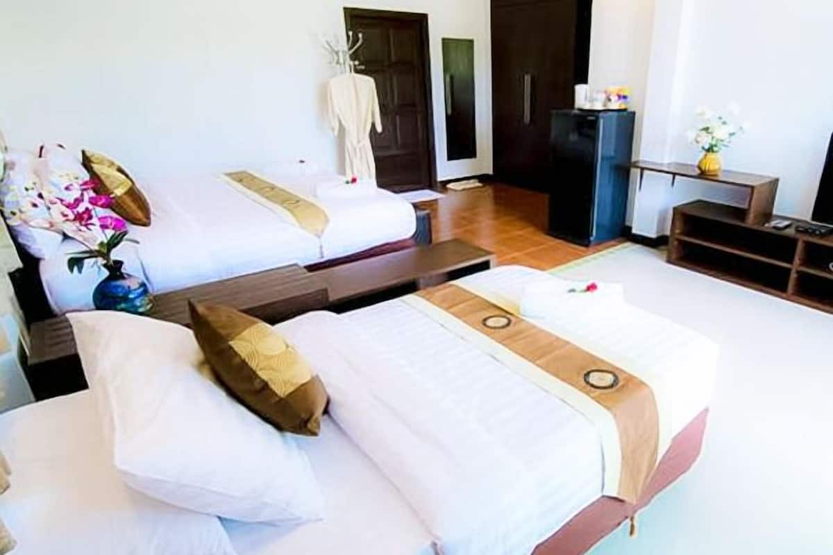 superior double room | minibar, in-room safe, desk, free cots/infant beds