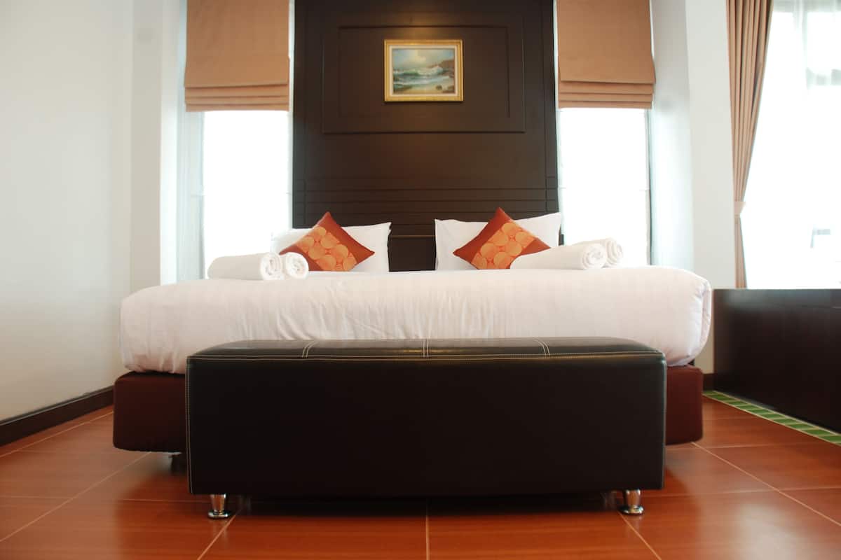 superior double room | minibar, in-room safe, desk, free cots/infant beds