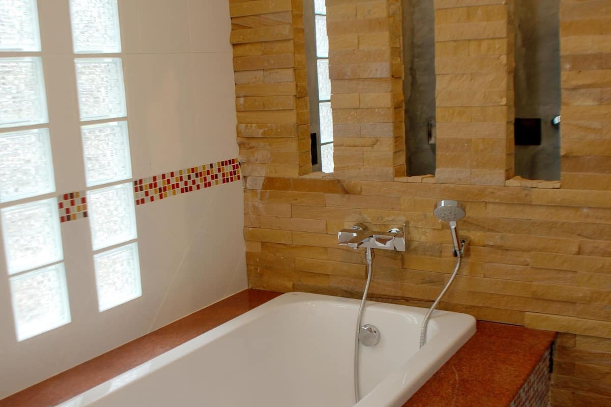 superior double room | deep-soaking bathtub