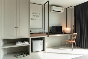 In-room safe, blackout drapes, free WiFi - Sugar Ohana Poshtel (Karon)