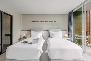 In-room safe, blackout curtains, free WiFi - Sugar Ohana Poshtel (Karon)