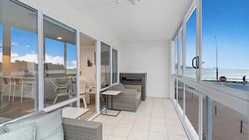 First Floor Two Bedroom with Kitchenette and Sea View | Terrace/patio