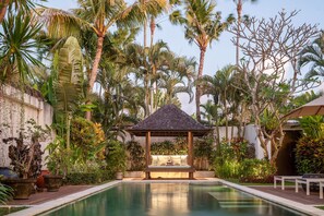 Standardzimmer, Küche (2 Bedrm villa + pool) | Wohnbereich