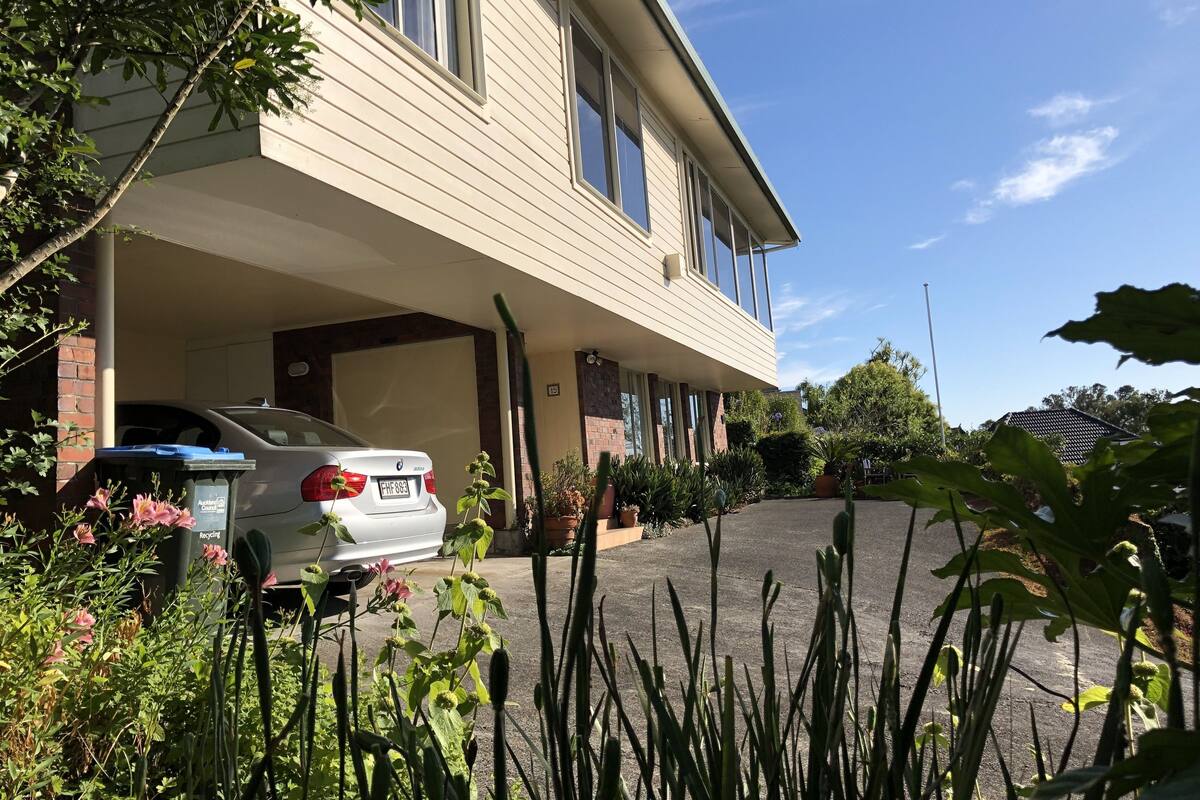 Panoramic Apartment, 1 Bedroom, Kitchenette, Mountain View | Ruang kerja komputer riba, kalis bunyi, Wi-fi percuma 
