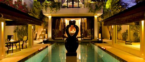 Outdoor pool, pool loungers