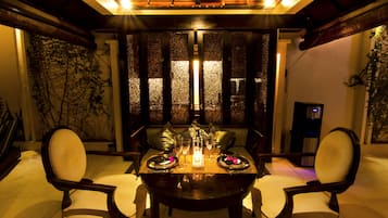 Full-sized fridge, microwave, stovetop, toaster