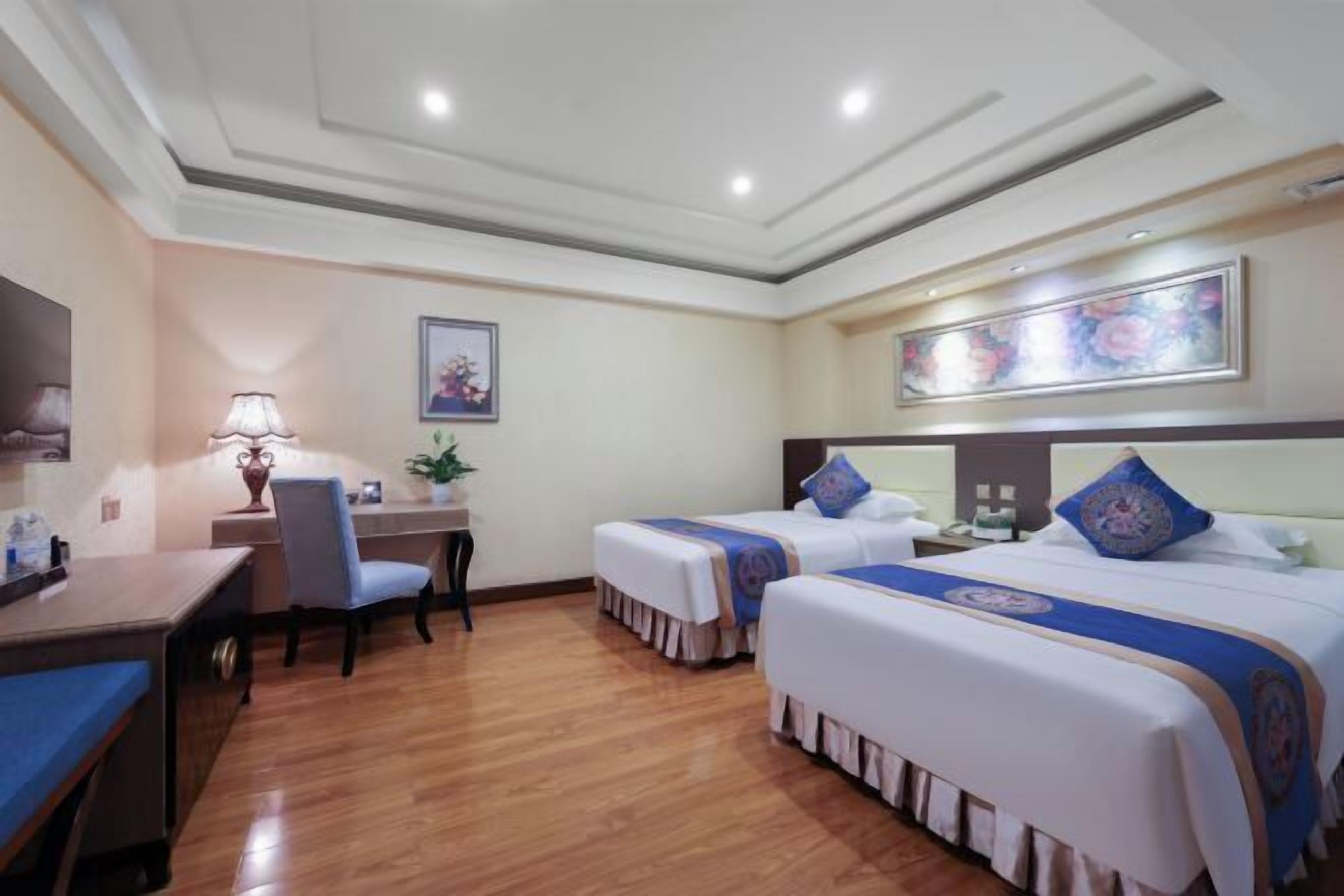 Minibar, in-room safe, alarm clocks, wheelchair access