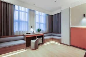 ミニバー、セーフティボックス (室内)、アラーム付き時計、車椅子でアクセスできる設備