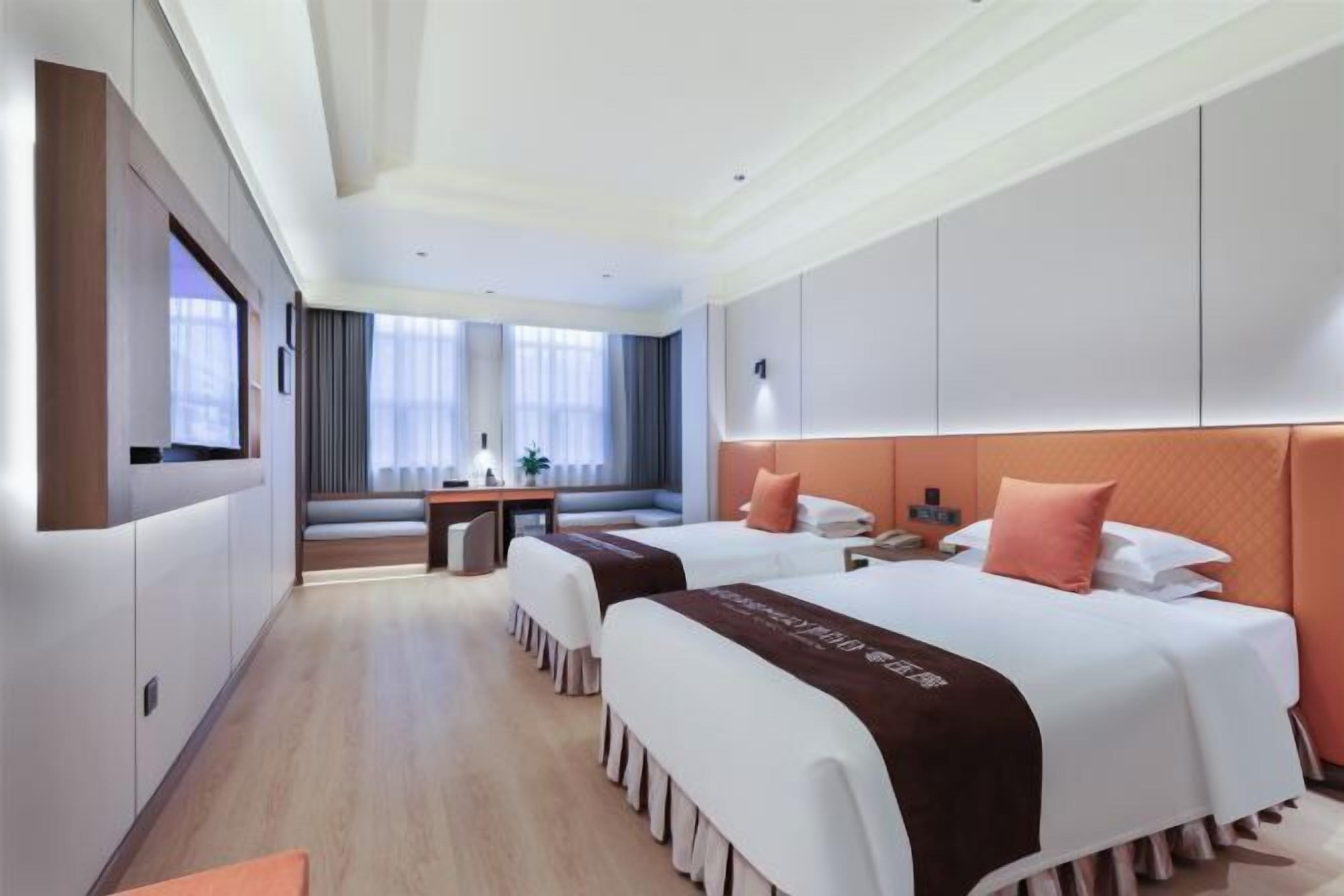 Minibar, in-room safe, alarm clocks, wheelchair access