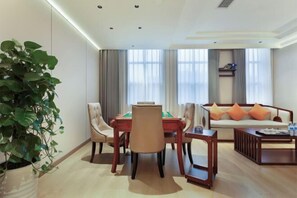 迷你吧、客房內保險箱、鬧鐘、無障礙通道