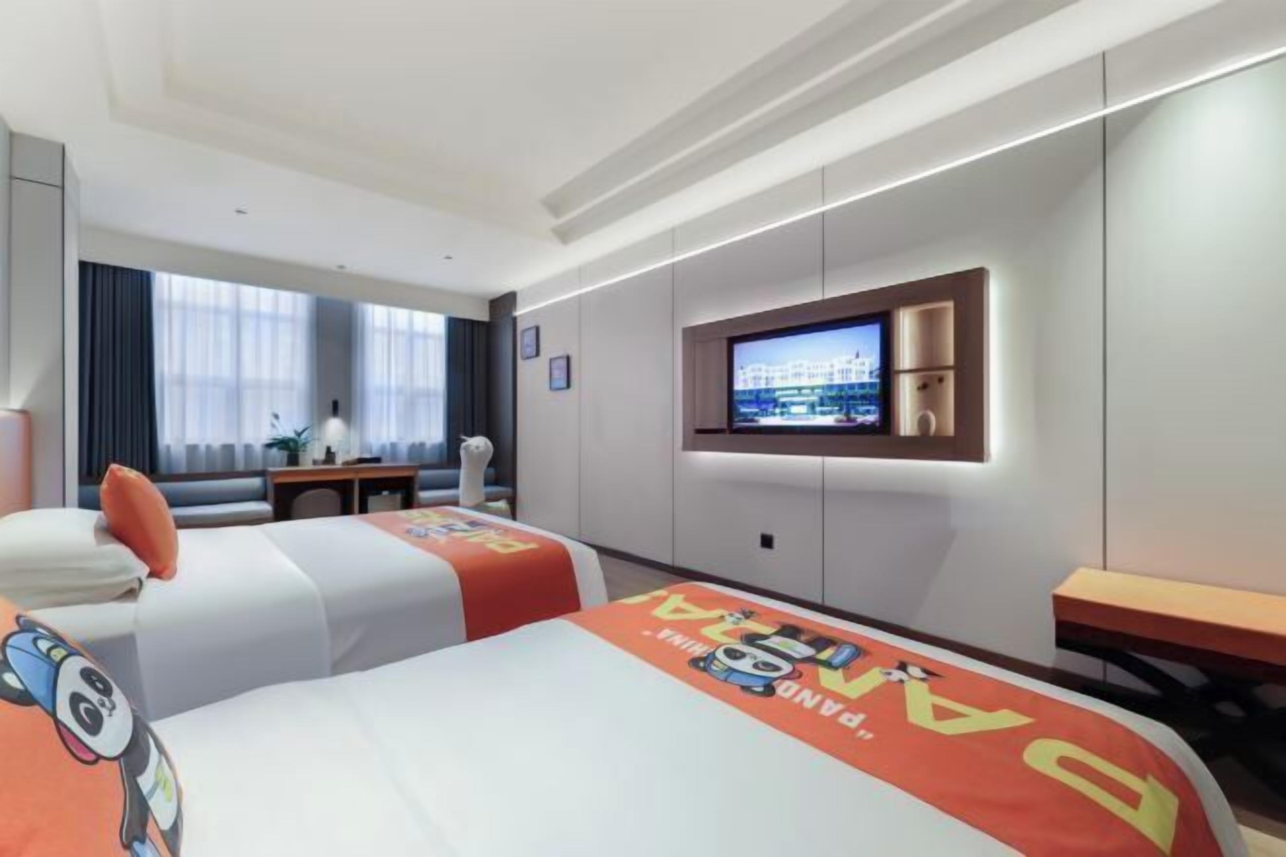 Minibar, in-room safe, alarm clocks, wheelchair access