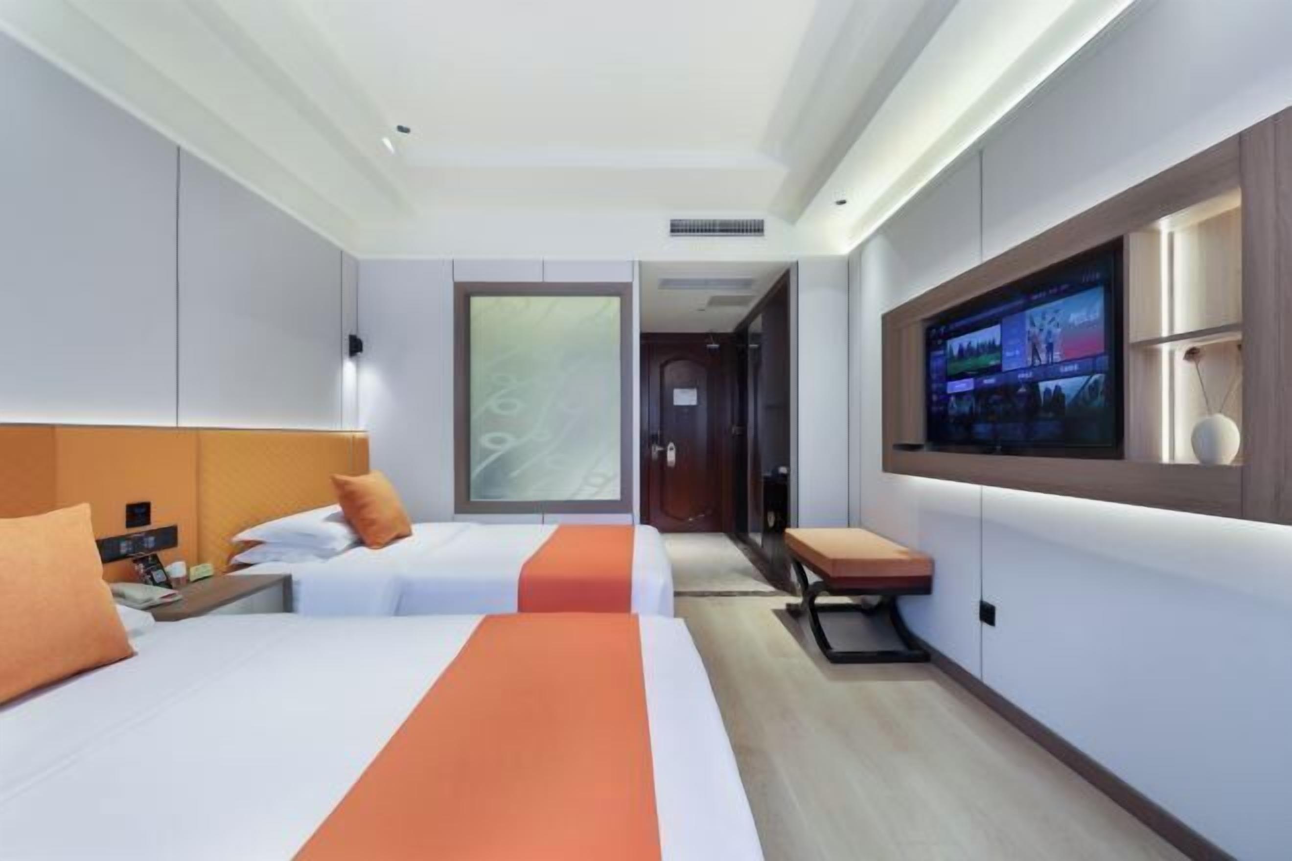 Minibar, in-room safe, alarm clocks, wheelchair access