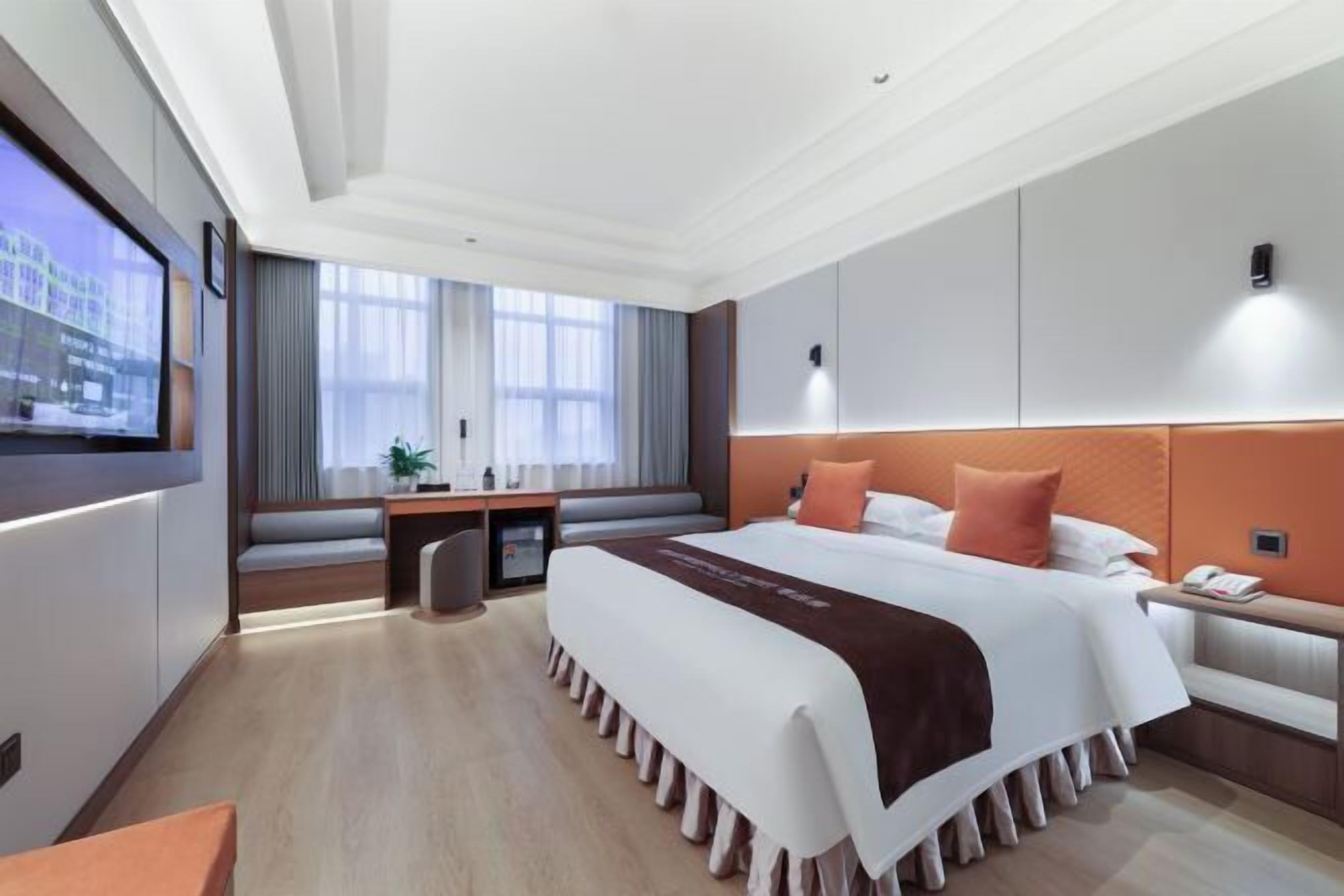 Minibar, in-room safe, alarm clocks, wheelchair access