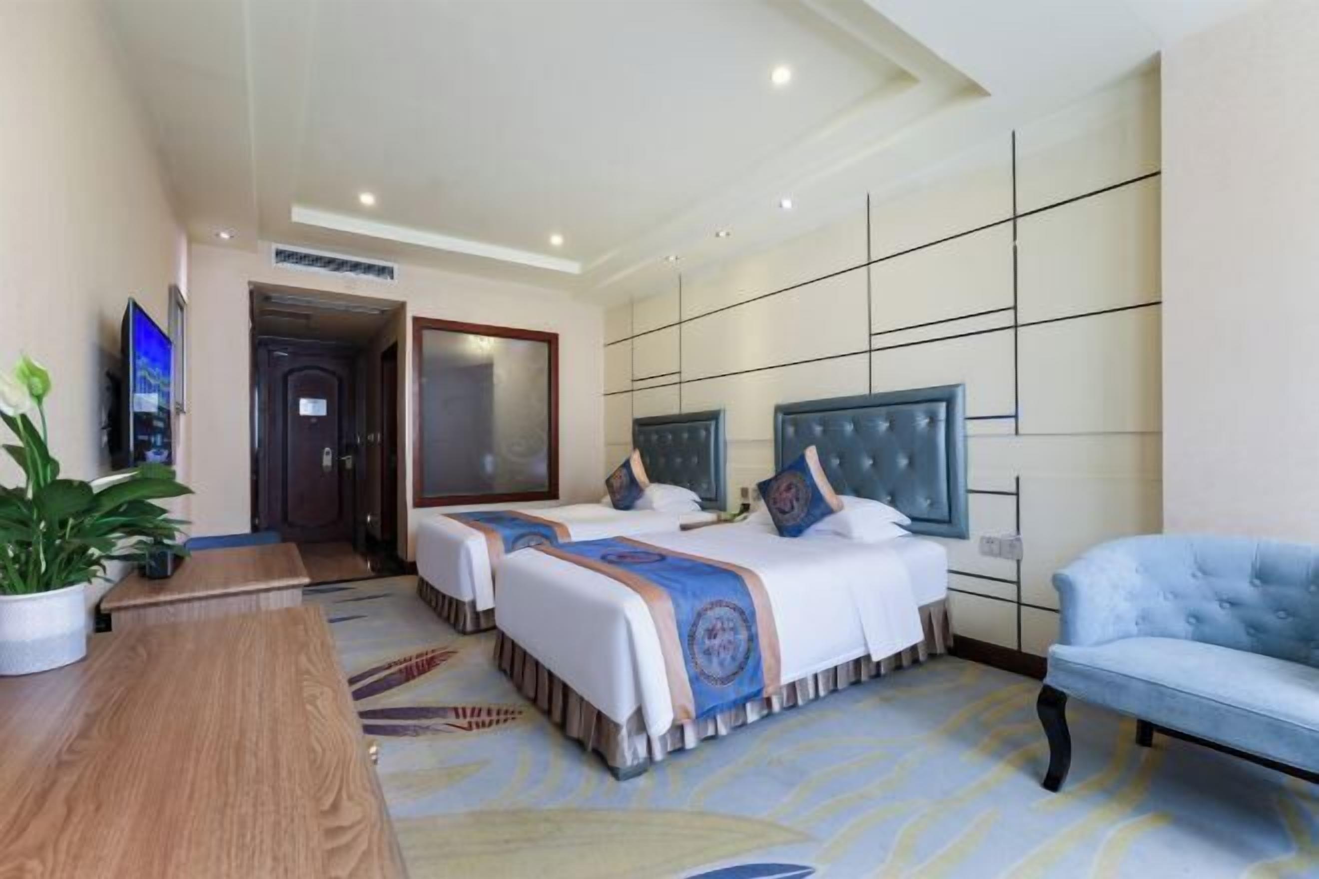 Minibar, in-room safe, alarm clocks, wheelchair access