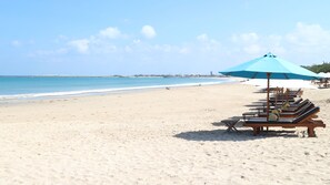 Beach nearby, white sand, beach towels - CassaMia Bali (Jimbaran)