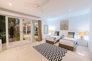 5 bilik tidur, peralatan tempat tidur premium, peti besi dalam bilik 