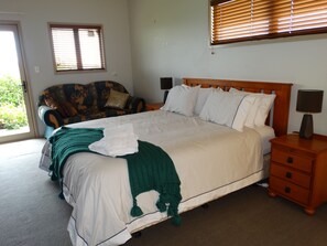 Family Apartment, 2 Bedrooms, Non Smoking | Iron/ironing board, free cribs/infant beds, free rollaway beds - Kauri Lodge Karapiro (Karapiro)